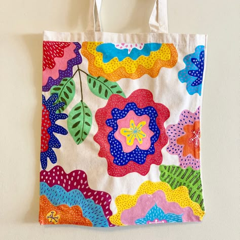 Hand Bag Painting Ideas, Totes Painting Ideas, Painted Totes Ideas, Paint On Canvas Bag, Totebag Illustrations, Painted Canvas Bags Ideas, Painting Ideas On Canvas Bag, Painting Canvas Bags Ideas, Canvas Bags Painting Ideas