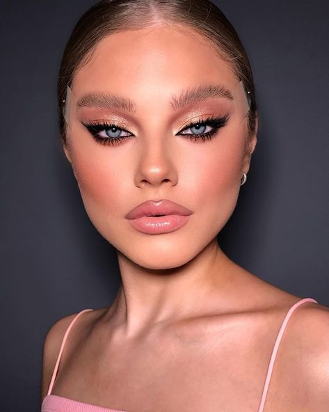 MAKEUP ARTIST FROM RUSSIA on Instagram: “ANGEL 💗 Выбираем 1 & 2 & 3 ?? MD @kate_motovilova 💫” Makeup Looks Fox Eye, Fox Eyes, Cat Eye Makeup, Top Makeup Products, Hoco Makeup, Hair Perfume, Beat Face, Make Me Up, Makeup Pictures