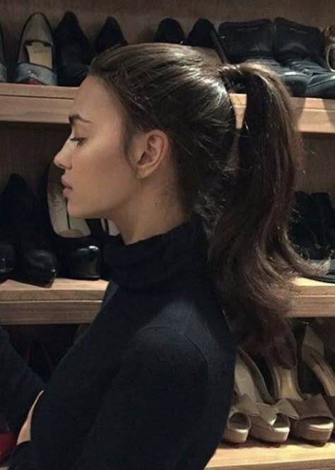 Golden Brunette, Rose Calloway, Shatter Me Series, Shatter Me, Mode Inspo, 가을 패션, Aesthetic Hair, Ponytail Hairstyles, Pretty Hairstyles