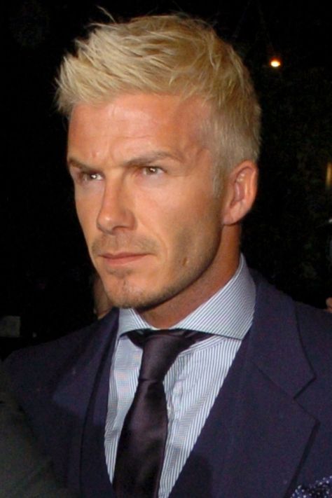 Man Hair Color, Hair Ideas Dyed, Blond Hair Styles, Mens Short Hair, Hair Ideas For Men, Blonde Streak, David Beckham Hairstyle, Bleached Hair Men, Dyed Hair Ideas