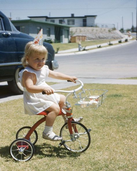 1950s Kids, Those Were The Days, Perspective Drawing, 60s Mod, Vintage Color, Vintage Pictures, Tricycle, Vintage Colors, Future House