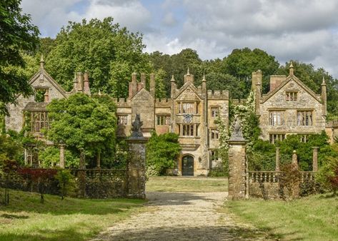 Houses In England, Old English Manor, Cottage Mansion, English Manor Houses, Country Manor, Castles In England, English Manor, Country Houses, Beautiful Castles