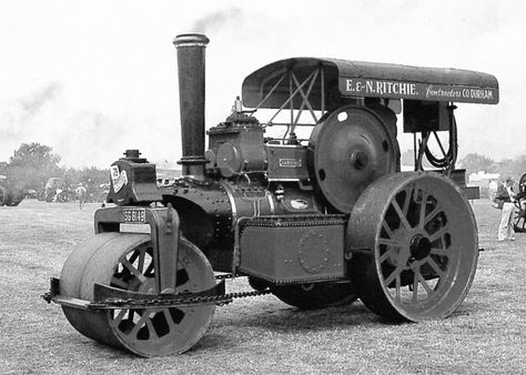 Fowler steam roller Retro Vehicles, Steam Roller, Steampunk Elements, Road Building, Alternative History, Tractor Photos, Road Work, Traction Engine, Old Tractors