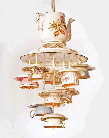 Kattokruunu Diy, Wonderland Bathroom, Teacup Ideas, Tea Cup Chandelier, Tea Cup Ideas, Tea Cup Jewelry, Tea Room Design, Teacup Art, Tea Cup Crafts