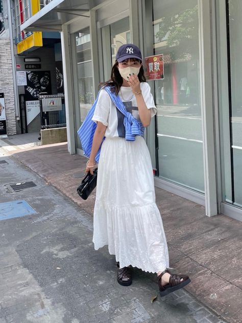 Japanese Summer Fashion 2023, White Dress Japanese, Travel Fits Comfy Summer, Japanese Fashion 2023 Summer, Japan Fashion Summer 2023, Japan Vacation Outfit Summer, Japan Skirt Outfit, Japan May Outfit, Japanese Street Style Summer