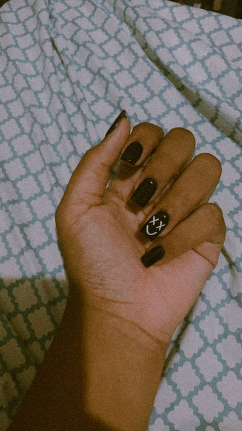 Black Nail Ideas Short, Tomboy Nails, Big Finger, Iphone Wallpaper Classy, Black Nail Designs, Halloween Outfit, Long Acrylic Nails, Plain Black, Nails Ideas