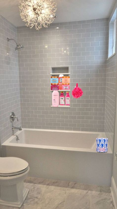 Preppy Bathrooms, Bathroom Preppy, Preppy Bathroom, Shower Essentials, Preppy Accessories, Girl Bathrooms, Dream Shower, Body Energy, Girls Bathroom