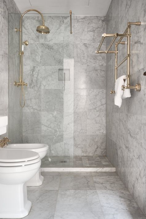 A Touch of Britain in the Apulia Countryside Gray Marble Bathroom, Mediterran House, Moder Bathroom, Blue Marble Bathroom, Marmor Bathroom, Marble Tile Shower, Italian Bathroom Design, Grey Marble Bathroom, Gray Tile Backsplash