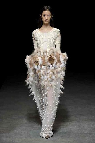 yiqing_yin_hcss14_46 Yiqing Yin, Haute Couture Wedding Dress, Haute Couture Paris, Sculptural Fashion, Fashion Design Inspiration, 3d Fashion, Couture Mode, Wedding Dress Couture, Jenny Packham