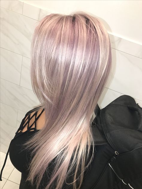 Lilac toner on platinum blonde Purple Root Smudge Blonde, Lilac Toner On Blonde Hair, Platinum Blonde Purple Hair, Blonde And Lilac Hair Highlights, Lavender Toner On Blonde, Blonde With Lilac Highlights, Unique Hair Color Ideas For Blondes Blue Eyes, Lilac And Blonde Hair, Purple With Blonde Hair