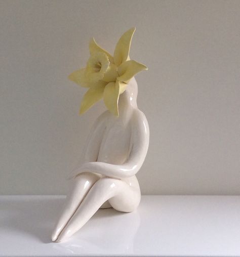 Flower People, Diy Ceramic, Clay Inspiration, Ceramics Ideas, Ceramic Gifts, Porcelain Flowers, Pottery Ideas, Clay Ideas, Ceramic Flowers