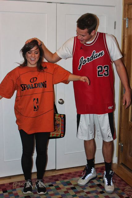 Michael Jordan and his basketball haha so cute Basketball Player Costume, Basketball Costume, Basketball Couples, Basketball Plays, Matching Costumes, Basketball Funny, Sport Player, Funny Costumes, Dressup Party