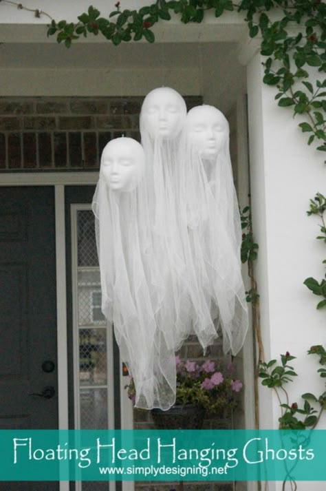 Floating ghosts Blood Witch, Diy Halloween Dekoration, Fun Diy Halloween Decorations, Creative Halloween Decorations, Easy Diy Halloween Decorations, Hallowen Ideas, Casa Halloween, Halloween Fest, Hanging Ghosts