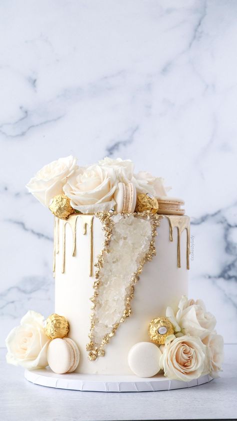 Throwback Tuesday #squarecake #dripcake #whitecake | Instagram January Birthday Cake, 60 Th Birthday Cake, Layer Cake Ideas, 60 Birthday Cake, White Cake Design, Birthday Cake Gold, White And Gold Cake, Gold And White Cake, Grandma Cake