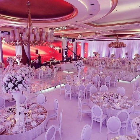 Nigerian Wedding. I'm in love with this setting Nigerian Wedding Reception, Versailles Wedding, Wedding Aisles, African Weddings, Hot Pink Weddings, Wedding Venues Indoor, Quinceanera Ideas, Luxury Wedding Decor, Wedding Colours