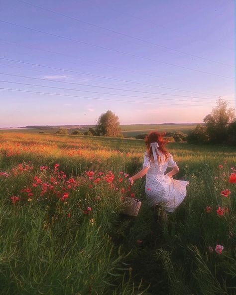 Poses Photography, Aesthetic Ideas, Princess Aesthetic, Pumpkin Patch, Muse, Poppies