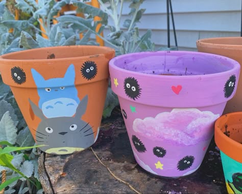 Studio Ghibli Plant Pot, Studio Ghibli Crafts, Plant Pot Design, Diy Pottery Painting, Nerd Crafts, Pot Painting, Flower Pot Art, Pot Design, Painted Pots Diy