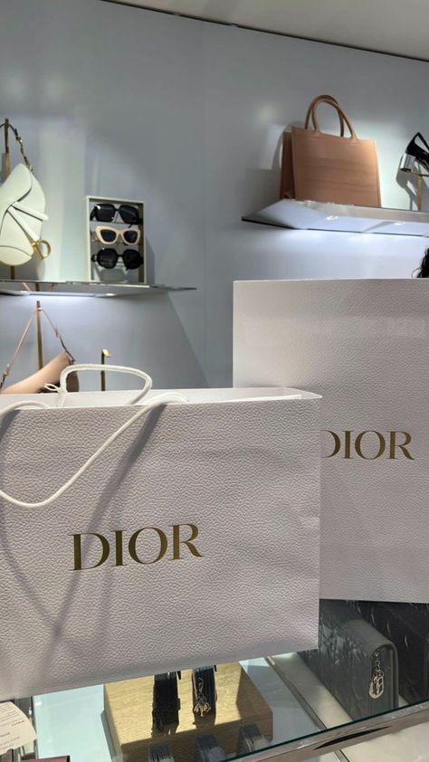 Dior Shopping Bag Aesthetic, Designer Shopping Bags Aesthetic, Dior Shopping Bag, Mykonos Airport, Designer Shopping Bags, Dior Shopping, Luxury Brands Shopping, Look Expensive On A Budget, Shopping Pictures