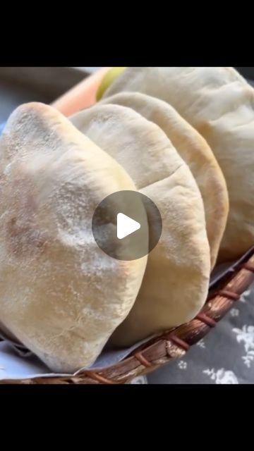 Las mejores recetas virales de Instagram on Instagram: "TE ENSEÑO A HACER PAN ARABE 🥙🫓 o pan pita, como vos lo llames 🥰 Credito: @ailutokman  Este pan puede parecer difícil, pero es más fácil de lo que pensas! (y muy rico). Yo soy fanatica del tostado de pan arabe con jamón y queso, siempre me lo pido cuando voy a merendar afuera, asi que te enseño como hacer el pan para que lo hagas vos mismo 🤤❤️  Vas a necesitar: - 340 gr de harina 🌾 - 1 cda de levadura seca - 210 ml de agua 💧 - 1 cda de sal 🧂 - 1 cda de azúcar - 1 cda de aceite 🌻  Animate y hace tu propio pan, que es súper fácil! 🙌🏼❤️  #pan #panpita #panarabe #recetas #receta #recetafacil #casero #pancasero" Pan Pita, Pita, Jam, On Instagram, Instagram