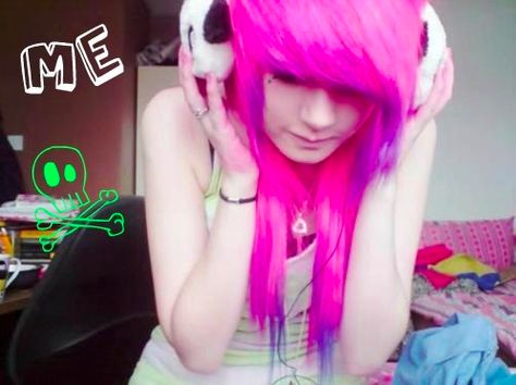 Crazy hair! (did you see the headphones :3) Scene Girl Hair, Emo Scene Girls, Pink Purple Hair, Emo Scene Hair, Emo Hair, Scene Girls, Scene Kids, Scene Hair, Dye My Hair