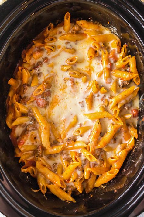 Slow Cooker Cheesy Penne by Call Me PMc in a rich beefy tomato sauce is full of ground beef, tomato sauce, pasta, and cheese. It's an easy Crock Pot comfort food recipe the whole family loves. Crock Pasta Recipes, Cheesy Pasta Crockpot Recipes, Crockpot Beef Pasta Recipes, Crock Pot Pasta Meals, Crockpot Ground Beef Pasta, Ground Beef Pasta Slow Cooker Recipes, Crockpot Pasta Recipes Easy Healthy, Kids Crock Pot Meals, Back To School Dinner Ideas Crock Pot