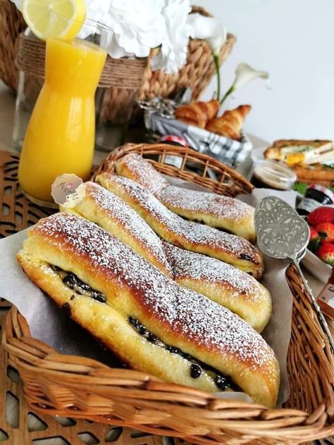 Brioche Suisse Grub Hub, Dog Bun, Hot Dog Buns, Biscuits, Pastel, Bread, Ethnic Recipes, Cake