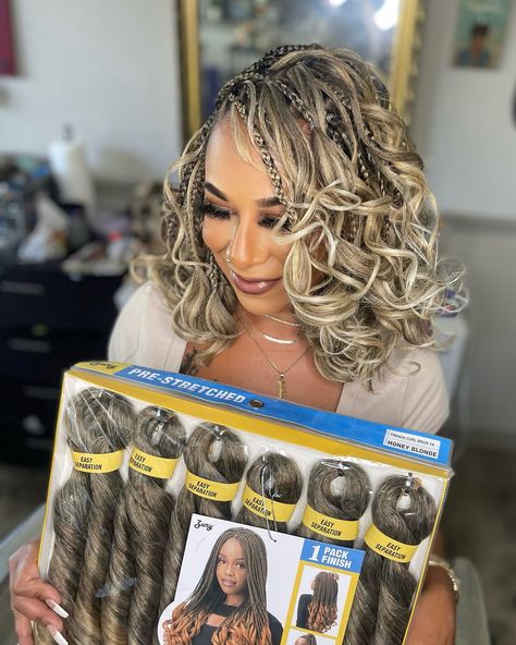 The gorgeous @tifenichanel, French Curl Bob 🔥🥰 @zuryhollywood this color is everything #honeyblondehair, The hair texture is so soft and full of body 😍 10 out of 10 🙌🏾👏🏾🫰🏾🔥 . . . #frenchcurls #frenchcurlsbraids #braidsgang #knotlessbraids #protectivestyles #explorepage #bobbraids #frenchcurls #jaxbraider #duvalbraids #904braids #duvalbraiders #shortbraids #braidinglife Short Blonde Braids With Curls, Boho French Curl Braids Short, French Curl Braids Bob, Bob French Curl Braids, Medium Sized French Curl Braids, French Curls Braids Short, Blonde Ombre French Curl Braids, French Curls Braids Black Women, Knowles’s French Curl Braids