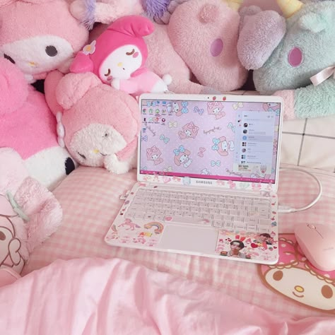 ⋆₊⁺⋆ ♡ ⋆⁺₊⋆ — @mymelomin Kawaii Rooms, Kawaii Room Ideas, Cute Tech, Pink Bed, Kawaii Bedroom, Otaku Room, Kawaii Core, Gaming Setups, Kawaii Things