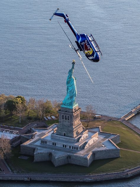 Bell Helicopter, 82nd Airborne Division, Running Gear, New York Street, Air Show, Us Army, Fitness Tracker, Red Bull, The Other Side