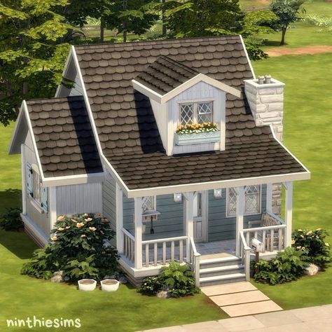 Sims House Reference, Sims 4 Small House Exterior, Tiny House Design Sims 4, Sims 1 Story House, Sims 4 Small Home Layout, Aesthetic Suburban House Exterior, Sims House Outside, Small Coquette House Exterior, Starter Sims House