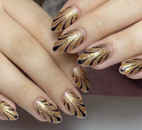 New Year’s Eve Nails Gold, New Years Nails Stiletto, New Years Eve Gel Nails, 20s Nails, 1920 Nails, Great Gatsby Nails, Gatsby Nails, Sparkly Nail Designs, Vintage New Years