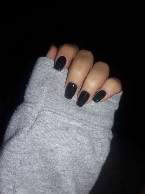 short black coffin nails☆♡ follow me @ninaajaade Black Coffin Gel Nails, Plain Black Gel Nails, All Black Nails Acrylic Short, Black Coffin Short Nails, Coffin Shape Black Nails, Black Nails Aesthetic Short, Simple Black Manicure, Acrylic Nails Coffin Short Black, Black Short Coffin Acrylic Nails