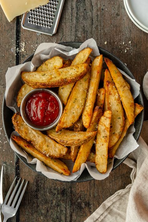 Air Fryer Parmesan Potato Wedges - Balance With Jess Cheesy Potato Wedges, Parmesan Potato Wedges, Frozen Sweet Potato Fries, Air Fryer Potato, Crispy Potato Wedges, Parmesan Potato, Freeze Sweet Potatoes, Potato Wedges Recipe, Potato Croquettes