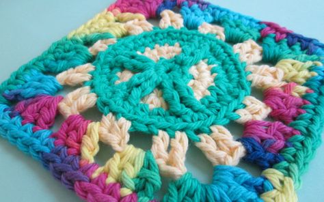 Peace Sign Granny Square, Crochet Nirvana, Mood Blanket, Tie Dye Crochet, Crochet For Beginners Blanket, Skull Pattern, Granny Square Crochet Pattern, Crochet Stuff, Square Patterns