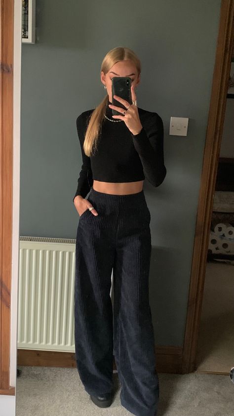 Black Trousers Crop Top Outfit, Black Velvet Trousers Outfit, Velvet Trousers Street Style, Velvet Trousers Outfit, Fitted Black Velvet Pants, Black Fitted Velvet Pants, Black Velvet Pants, Crop Top Casual, Trouser Outfit