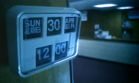 Hongkong 90s, Chungking Express, Aesthetic Film, Cinema Film, 90s Aesthetic, Dim Lighting, Policeman, Drama Film, Film Aesthetic