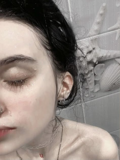 Clean Skin Face, Pale White Skin, Pale Girl, Beauty Goals, Pretty Skin, Body Inspiration, Aesthetic Beauty, Pale Skin, Her Eyes