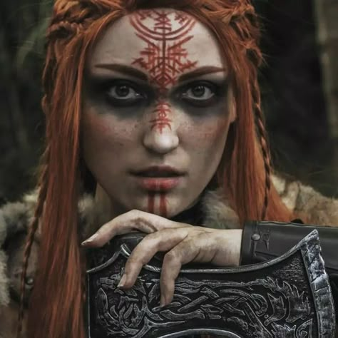 Norse Make Up, Viking Eye Makeup, Nordic Face Paint, Celtic Face Paint, Viking Make Up, Viking Woman Makeup, Viking Make Up Woman, Celtic Makeup, Medieval Makeup