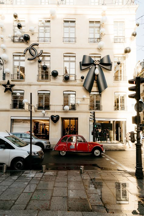 Paris Christmas Aesthetic, Best Coffee In Paris, Paris At Christmas, Paris Christmas Market, Chanel Christmas, Paris Trip Planning, Paris Buildings, Coffee In Paris, Paris Chanel