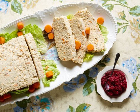 This Gefilte Fish Must Go On — Jewish Food Society Gefilte Fish Loaf Recipe, Gefilte Fish Recipe, Gefilte Fish, Matzo Meal, Hanukkah Food, Traditional Cooking, Holiday Dishes, Jewish Food, Ranch Style House