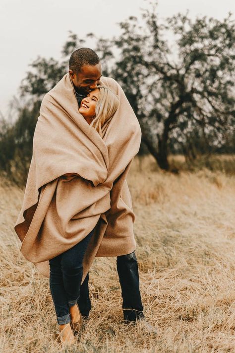 Fall Couple Photoshoot Ideas, Fall Couple Pictures, Autumn Couple, Fall Couple Photos, Couple Photoshoot Ideas, Fall Photo Shoot Outfits, Fall Couples, Fall Couple, Fall Shoot