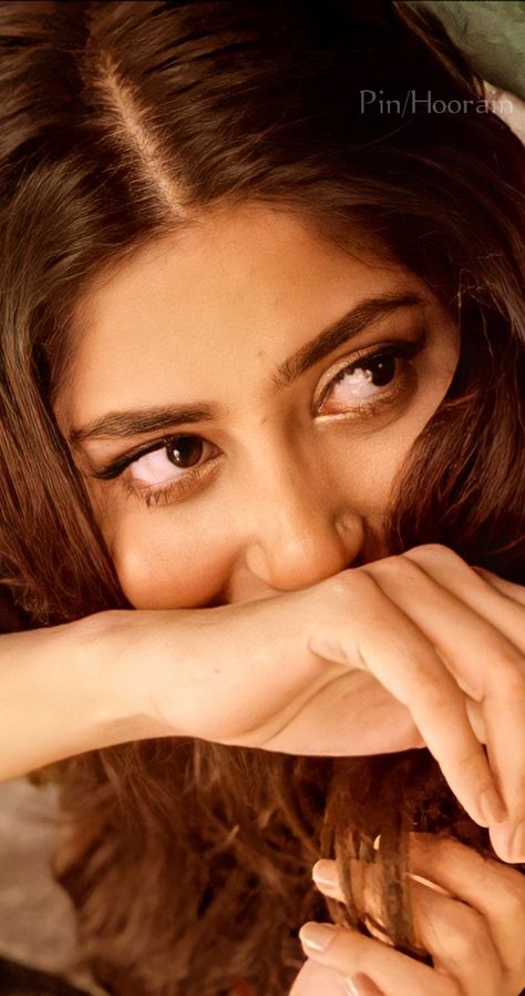 Hoorain Noor, Niqab Eyes, Fire Photos, Sajjal Ali, Celebrity Smiles, Killer Quote, Sajal Aly, Character Female, Girly Dp