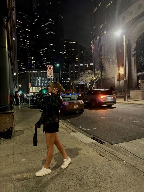 Late night downtown dallas night aesthetic Nightime Photoshoot City, Night On The Town Photoshoot, Downtown Pics At Night, City Pics At Night, Nighttime City Photoshoot, Night Time City Photoshoot, Dallas Outfits Summer, Downtown Night Photoshoot, Downtown Dallas Aesthetic