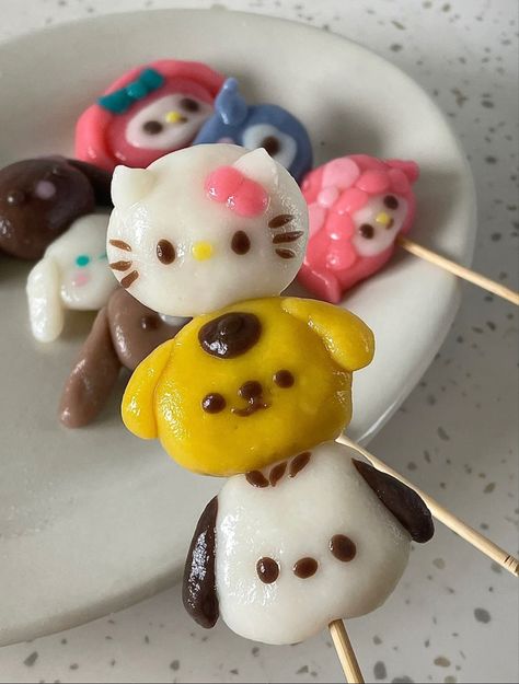 Postres Cute, Sanrio Food, Pastel Cupcakes, Cute Sanrio, Kawaii Cooking, Cute Baking, Cute Snacks, Cute Food Art, Food Drinks Dessert