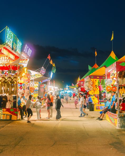 Caught feelings at the fair ✨ Country Fair Aesthetic, Funfair Aesthetic, Caught Feelings, Fair Aesthetic, Fair Day, Fun Aesthetic, Street Fair, Country Fair, Catch Feelings