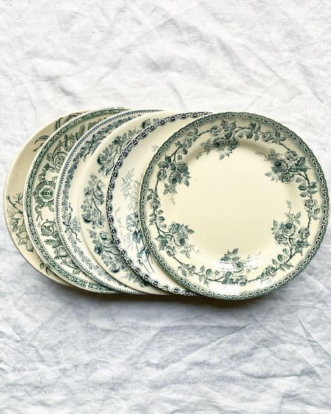 Mismatched Plates, Elegant Plates, Vintage Dishware, Porcelain Vintage, Vintage France, Vintage Dinnerware, Coffee Shop Decor, Vintage Cups, Antique Table