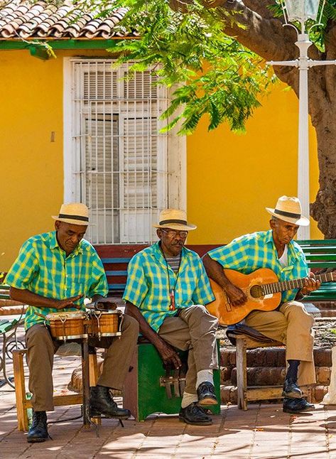 Havana, Cuba | What would you do with 8 hours in Cuba? The art and music culture in Havana is one of the city's biggest surprises. The creativity is nothing new. Cuban artists have been quietly challenging cultural elites since the beginning of time. And it's because of this, that the art and music are so rich and deeply ingrained in their culture. Havana Aesthetic, Cuban Aesthetic, Cuba Music, Cuba Culture, Cuba Fashion, Cuban Heritage, Vintage Cuba, Latin Culture, Cuban Music