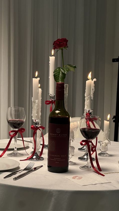 Lucy Quinzel, Red Party Themes, Hay Wedding, Romantic Dinner Decoration, Bday Photoshoot, Birthday Room Decorations, Feeling 22, Birthday Dinner Party, Birthday Inspo