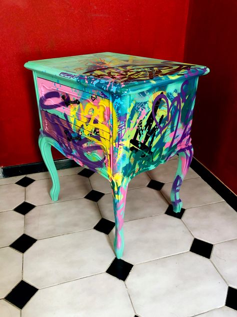 Street Art Apartment, Graffiti Chair, Music Exhibition, Bedroom Art Painting, Graffiti Furniture, Hiphop Art, Dorm Room Styles, Artistic Furniture, Graffiti Artwork