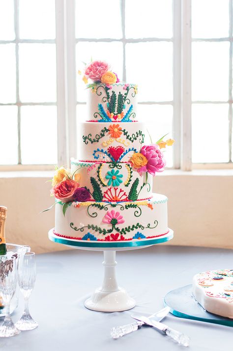 colorful festive wedding cake - photo by Ely Fair Photography http://ruffledblog.com/colorful-fiesta-wedding #weddingcake #cakes Mexican Themed Weddings, Fiesta Cake, Mexican Fiesta Party, Fiesta Birthday Party, Mexican Birthday, Fiesta Wedding, Fiesta Theme Party, Mexican Party Theme, Fiesta Theme